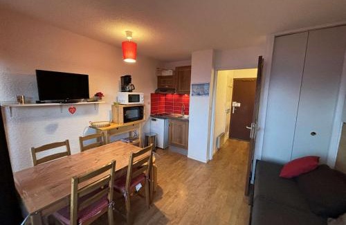 Auris Apartment | Inviting Studio Cabine with Mountain Views in Auris en Oisans
