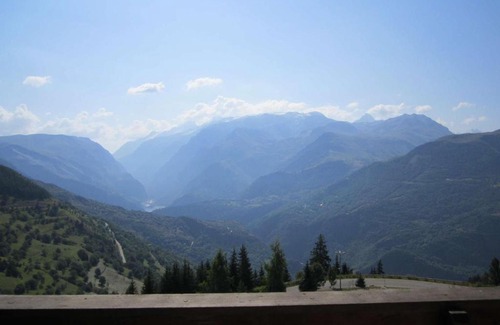 Auris Apartment | Inviting Studio Cabine with Mountain Views in Auris en Oisans