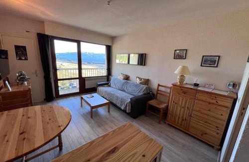 Les Angles Apartment | Mountain View Studio Cabine with Balcony & Ski Locker