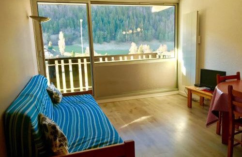 Villard-de-Lans Apartment | Cozy Studio Cabine with Balcony Near Center & Ski Lifts