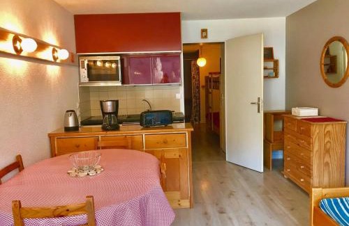Villard-de-Lans Apartment | Cozy Studio Cabine with Balcony Near Center & Ski Lifts