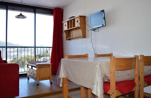 Les Angles Apartment | Cozy Studio Cabine with Lake View and Family Amenities