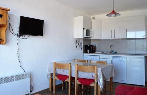 Les Angles Apartment | Cozy Studio Cabine with Lake View and Family Amenities