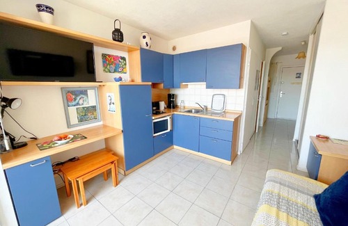 Sete Apartment | Seaside Studio with Pool, Steps from Shops & Beach