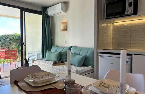 La Croix des Gardes Apartment | Family-Friendly Studio Apartment with Pool in Cannes la Bocca