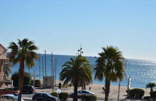 Frejus Plage Apartment | Cozy Studio Cabine with Sea View, Steps from the Beach
