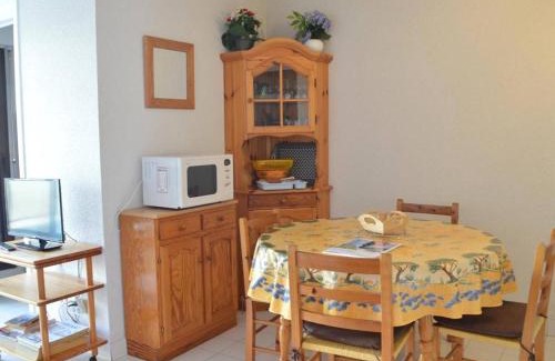 Frejus Plage Apartment | Cozy Studio Cabine with Sea View, Steps from the Beach