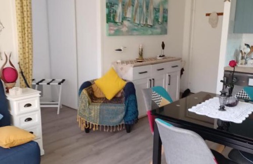 Arcachon Apartment | Cozy Studio Cabine in the Heart of Arcachon