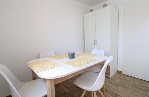 Saint-Cyprien Plage Apartment | Beachfront Studio Cabins with Pool and Sea Views in St-Cyprien
