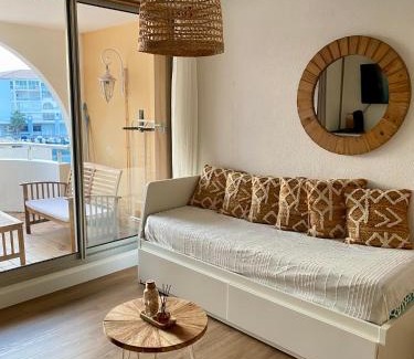 Sete Apartment | Ocean View Studio Cabin with Private Parking - Rated 10/10