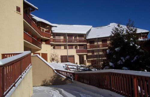 Valloire Apartment | Cozy Studio Cabin for 3 Near Ski Lift with Parking