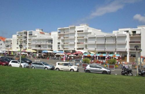 Biscarrosse Plage Apartment | Cozy Studio Biscarrosse Plage for Families and Friends