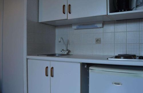 Saint-Cyprien Plage Apartment | Inviting Studio Cabin with Pool and Beach Access in Saint-Cyprien