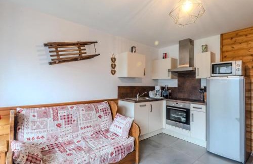 Morzine Apartment | Bright Studio Cabin in Morzine Near Slopes with Parking