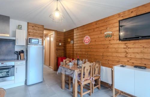 Morzine Apartment | Bright Studio Cabin in Morzine Near Slopes with Parking
