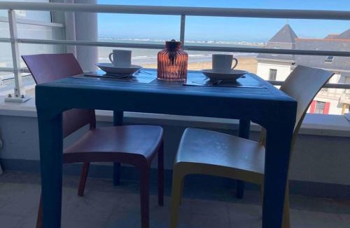 Pornichet Apartment | Oceanfront Studio Cabine in Pornichet with Stunning Views