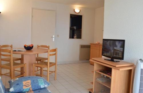 Frejus Plage Apartment | Cozy Studio Cabin with Sea View & Terrace near Port Fréjus