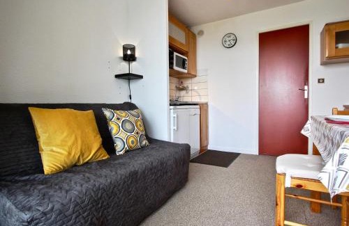 Chamrousse Apartment | Cozy Studio Cabine for 6, Near Slopes and Shops in Chamrousse