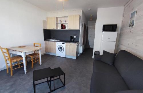 Argeles Plage Apartment | Renovated Studio Cabine with Terrasse, 500m from the Beach