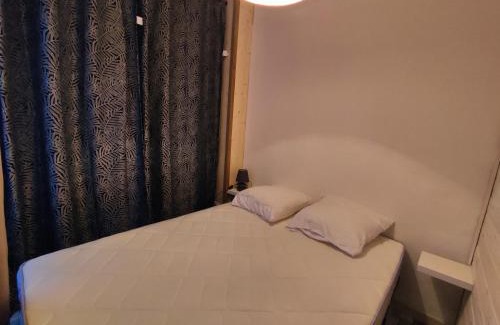 Argeles Plage Apartment | Renovated Studio Cabine with Terrasse, 500m from the Beach