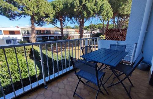 Argeles Plage Apartment | Renovated Studio Cabine with Terrasse, 500m from the Beach
