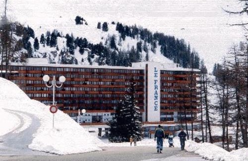 Plagne Centre Apartment | Cozy Studio La Plagne: Perfect for Families, Guest Rated 9/10