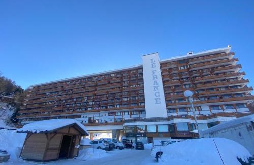 Plagne Centre Apartment | Cozy Studio La Plagne: Perfect for Families, Guest Rated 9/10