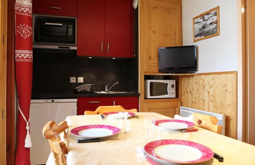 Aussois Apartment | Cozy Studio Cabin with Balcony Near Ski Slopes in Aussois