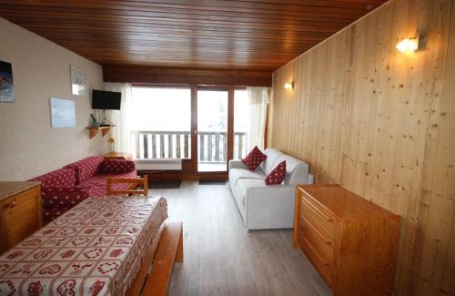 Auris Apartment | Cozy Studio Cabin with Balcony & Mountain View - Auris en Oisans