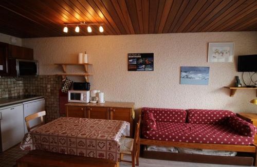 Auris Apartment | Cozy Studio Cabin with Balcony & Mountain View - Auris en Oisans