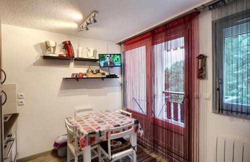 Reberty Apartment | Cozy Studio Cabin for 4, Balcony & WiFi near Les Menuires