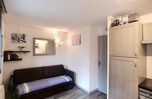 Reberty Apartment | Cozy Studio Cabin for 4, Balcony & WiFi near Les Menuires