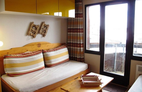 Avoriaz Apartment | Renovated Studio Cabine with Balcony Near Shops & Ski Lifts