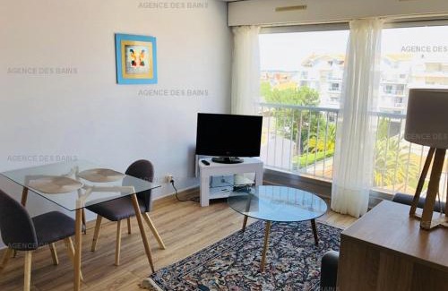 Arcachon Apartment | Cozy Studio in Arcachon with Ocean View & Private Parking