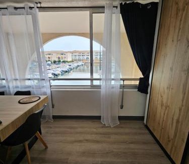 Sete Apartment | Modern T2 - Sète Beachfront Getaway for 6 Guests