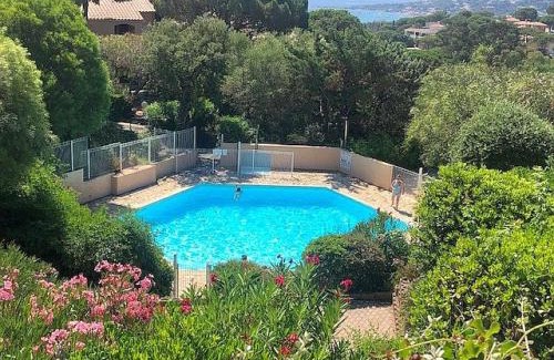 La Nartelle Apartment | Oceanfront Studio Cabine with Rare Views at Les Coteaux