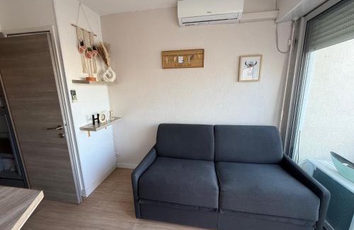 Carnon-Plage Apartment | Oceanfront Studio Cabine with Port Views for Families