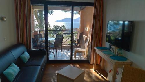 La Croix des Gardes Apartment | Charming Studio Cabine with Ocean View & Panoramic Pool
