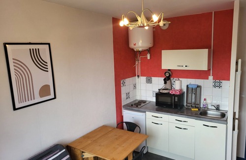Agen Apartment | Relaxing Studio with Spa and Hot Tub Amenities