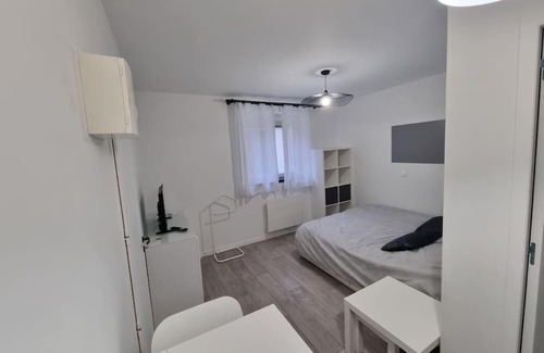 La Glaciere Apartment | Quiet New Studio Near City Center - Guest Rated 10/10