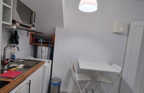 La Glaciere Apartment | Quiet New Studio Near City Center - Guest Rated 10/10