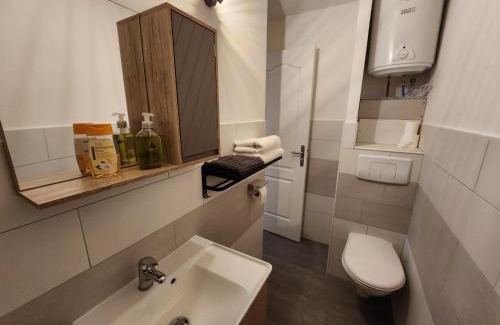 Bar-le-Duc Apartment | Relaxing Studio Retreat Near Courtyard for Your Escape