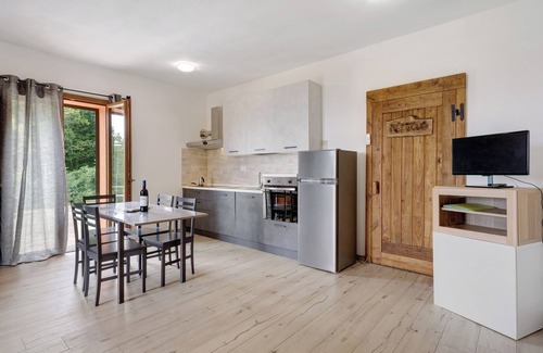 Zignago Apartment | Studio 'Camera 4' with Mountain View, Wi-Fi and Air Conditioning