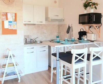 Carnon-Plage Apartment | Pet-Friendly Studio Carnon: Steps from Beach & Port