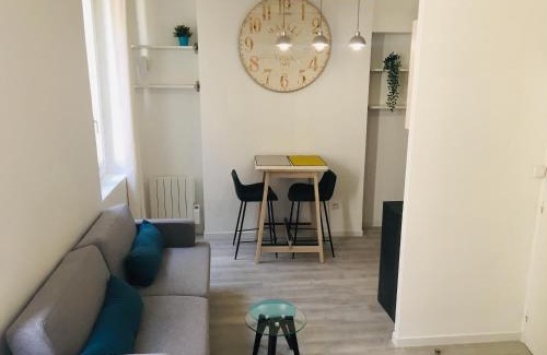 La Joliette Apartment | Oceanfront Studio Cathédrale Vieux-Port - Guest Rated 7.9