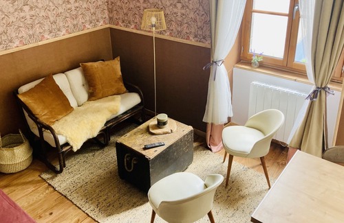 Oloron-Sainte-Marie Apartment | Charming Studio in Historic 18th Century Building