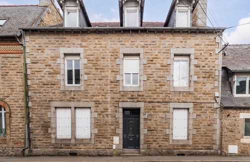 Guingamp Apartment | Cozy Studio in Guingamp Centre with Kitchen & Spa Amenities