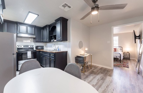 Del Mar House | Cozy 1-Bedroom Guest House in Corpus Christi, TX