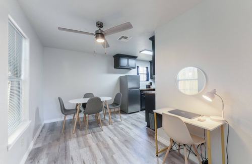Del Mar House | Cozy 1-Bedroom Guest House in Corpus Christi, TX