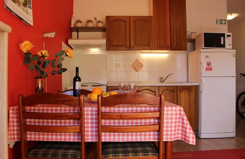 Znjan Apartment | Charming Studio with Sea View, Perfect for Digital Nomads